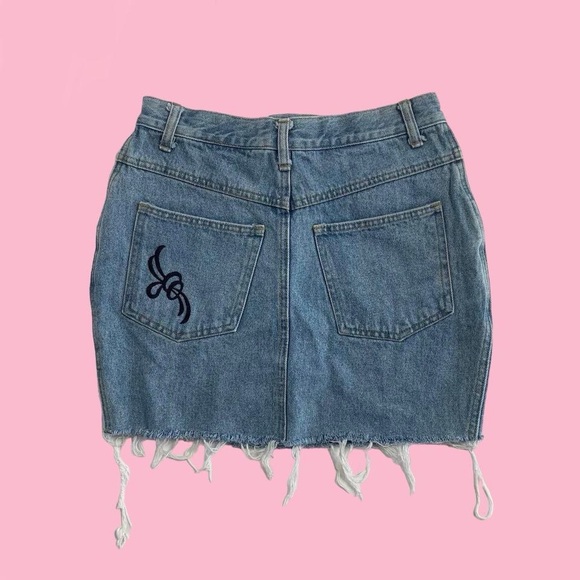 Vintage High Waist Embroidered Demin Size 5 Mini Skirt! - Picture 3 of 4